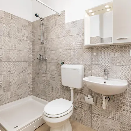 Luciano In A Quiet Location With Parking And A Yard