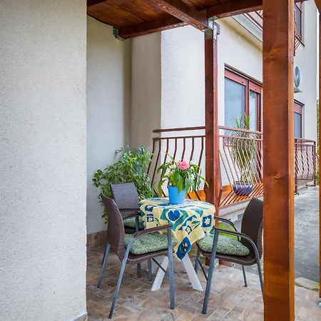 Apartment Luciano In A Quiet Location With Parking And A Yard *