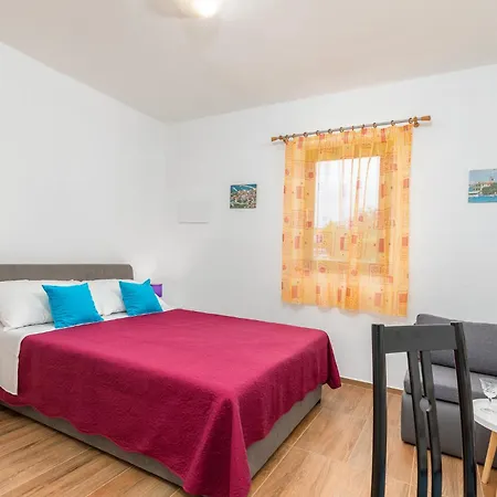 Apartment Luciano In A Quiet Location With Parking And A Yard